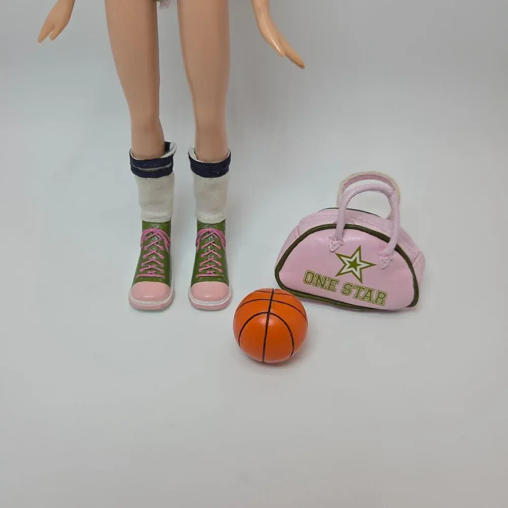 Vintage Bratz Play Sportz Blazin' Basketball Dana Doll with Basketball